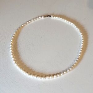 Freshwater Pearl Necķlace 18" White